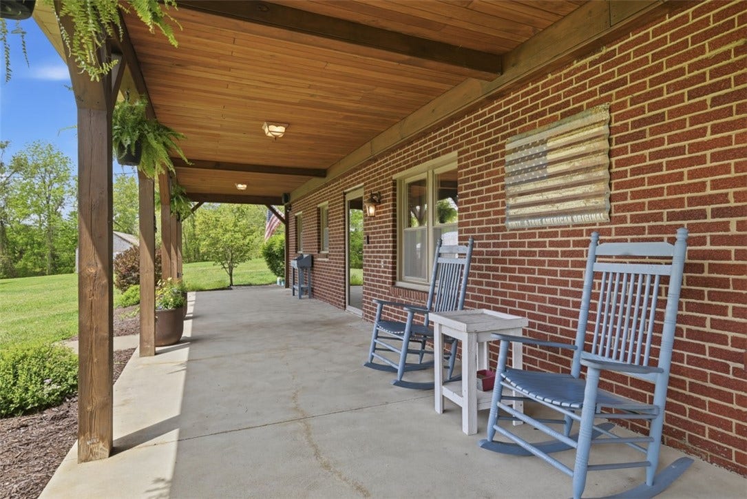 699 Brinkerton Rd, Greensburg, PA 15601