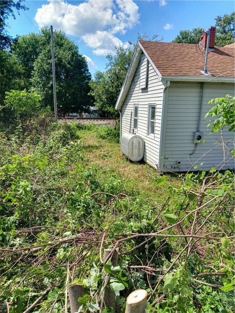 212 Dupont Ln, Uniontown, PA 15401