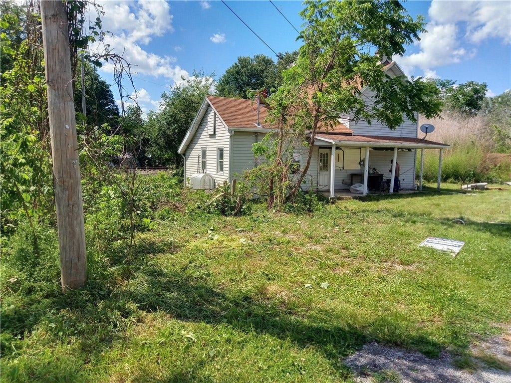 212 Dupont Ln, Uniontown, PA 15401