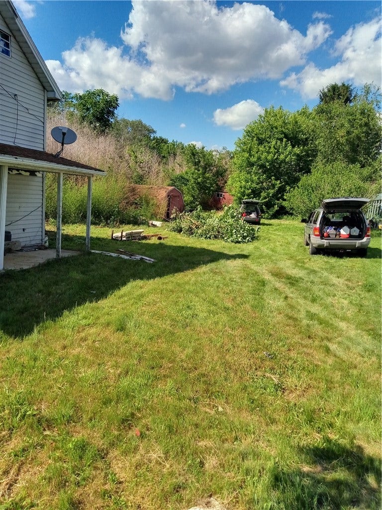 212 Dupont Ln, Uniontown, PA 15401