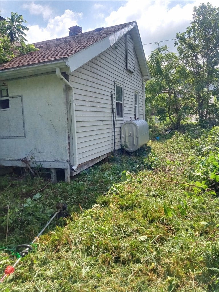 212 Dupont Ln, Uniontown, PA 15401