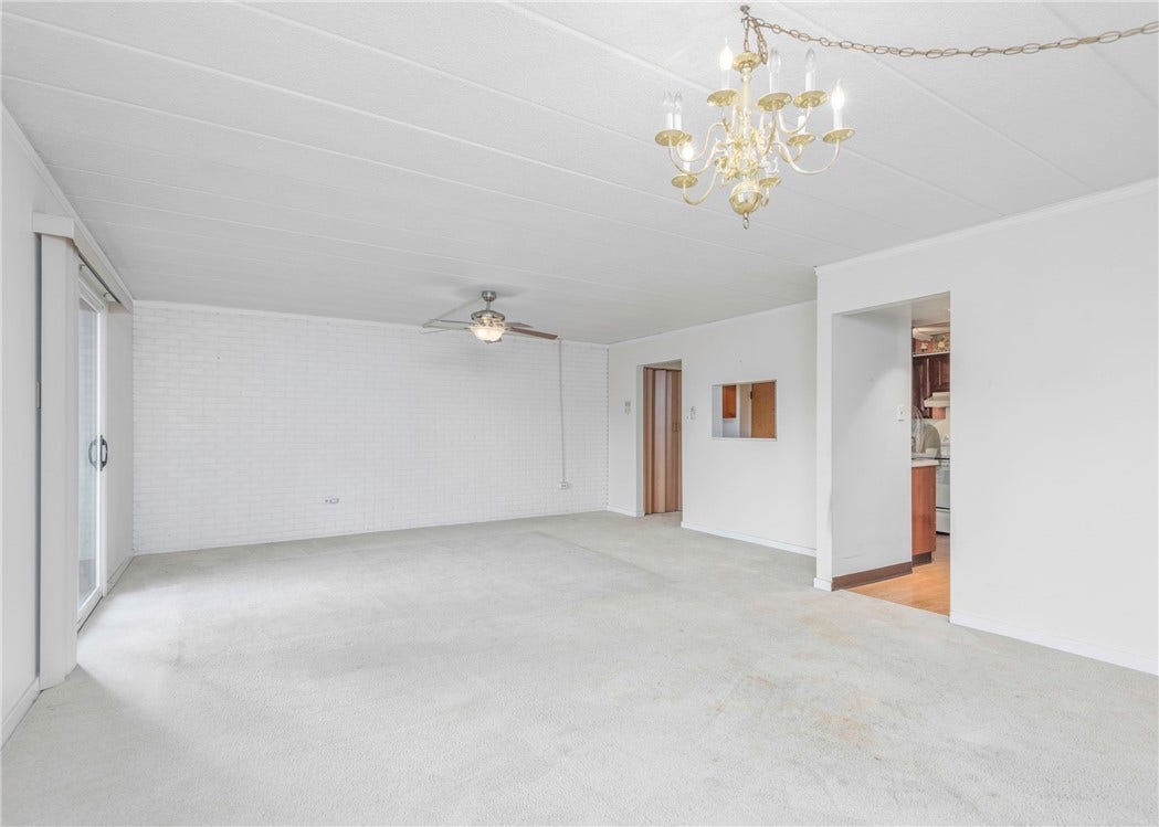 Living/Dining area.
