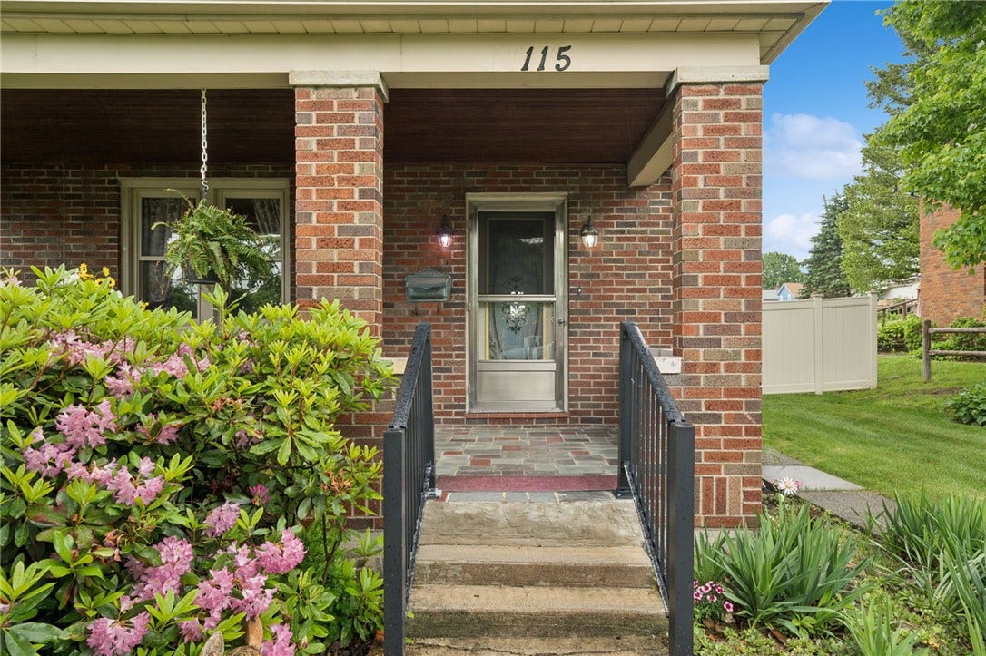 115 Locust St, Jeannette, PA 15644