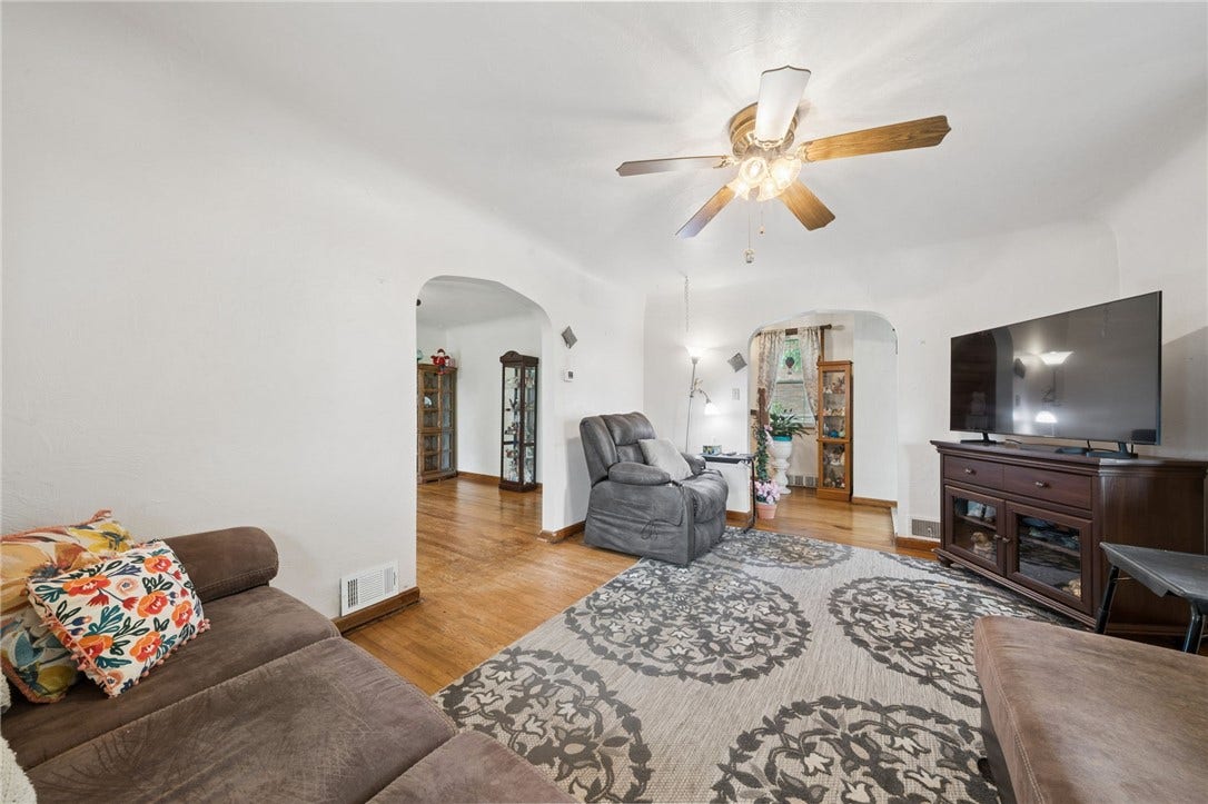 115 Locust St, Jeannette, PA 15644