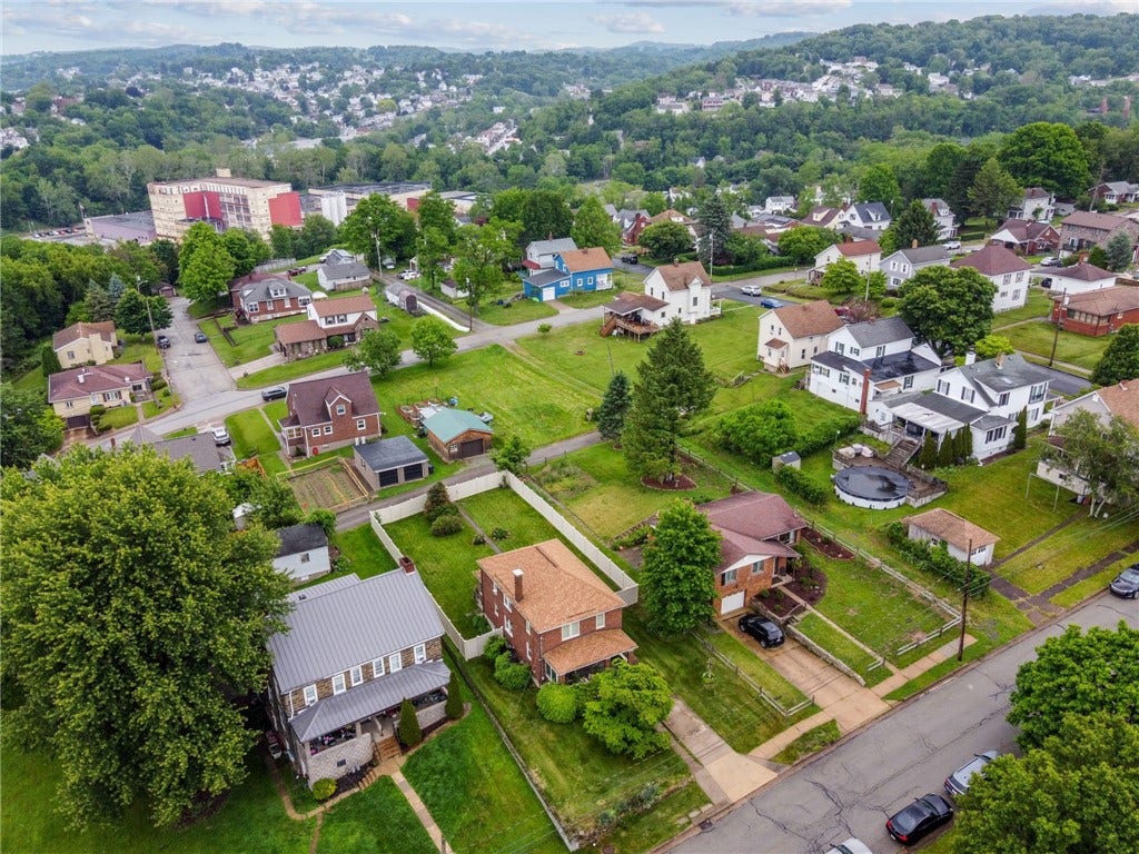 115 Locust St, Jeannette, PA 15644