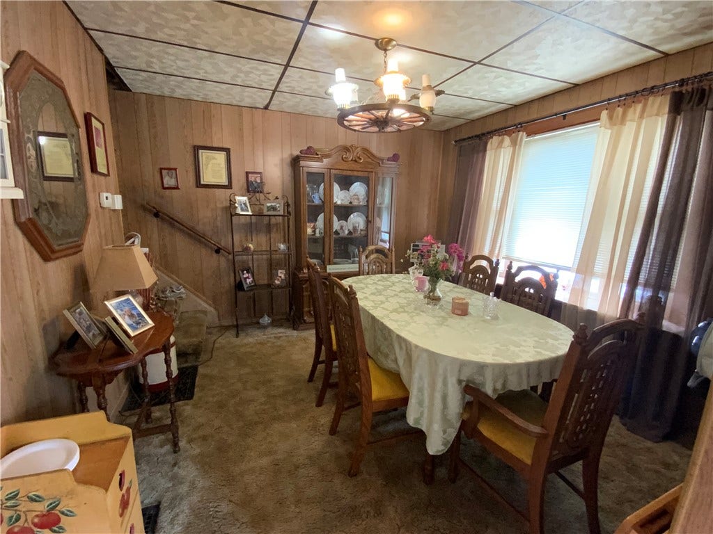 55 Canton Ave, Washington, PA 15301