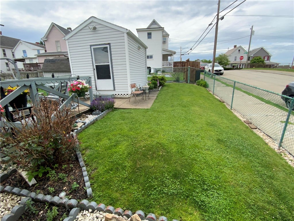 55 Canton Ave, Washington, PA 15301
