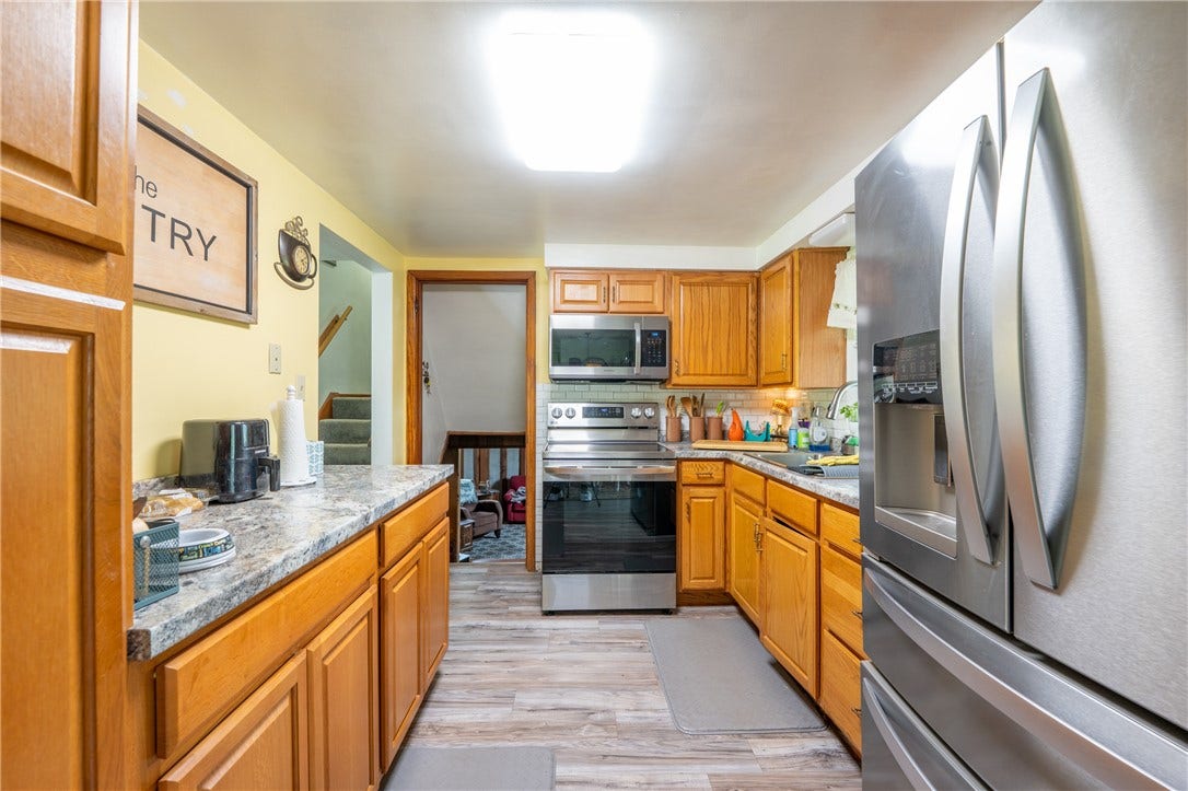319 White Fence Ln, Latrobe, PA 15650
