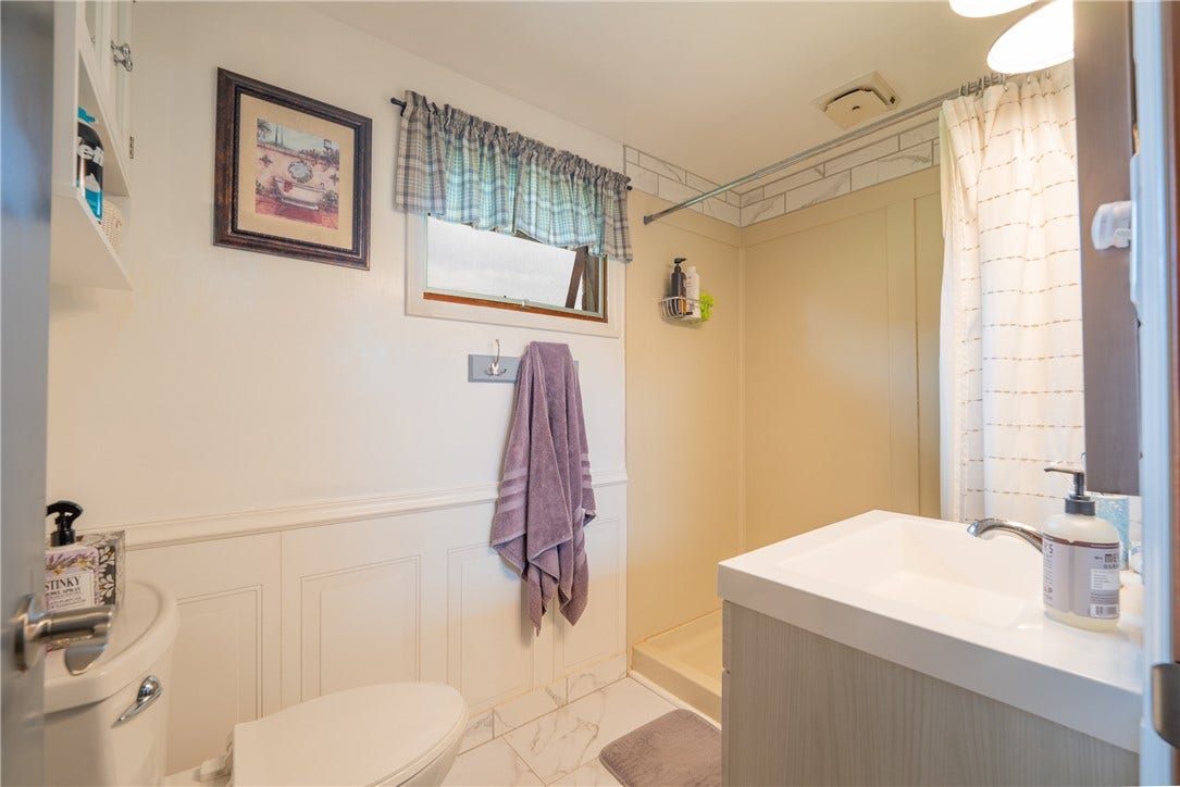 319 White Fence Ln, Latrobe, PA 15650