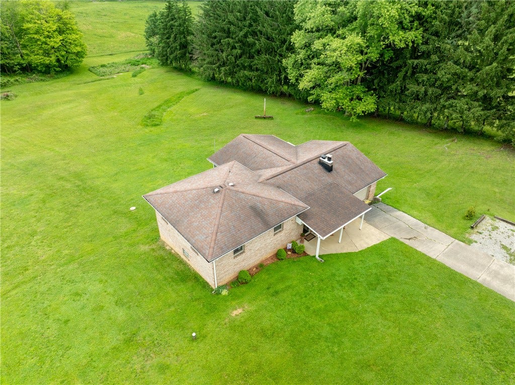 319 White Fence Ln, Latrobe, PA 15650