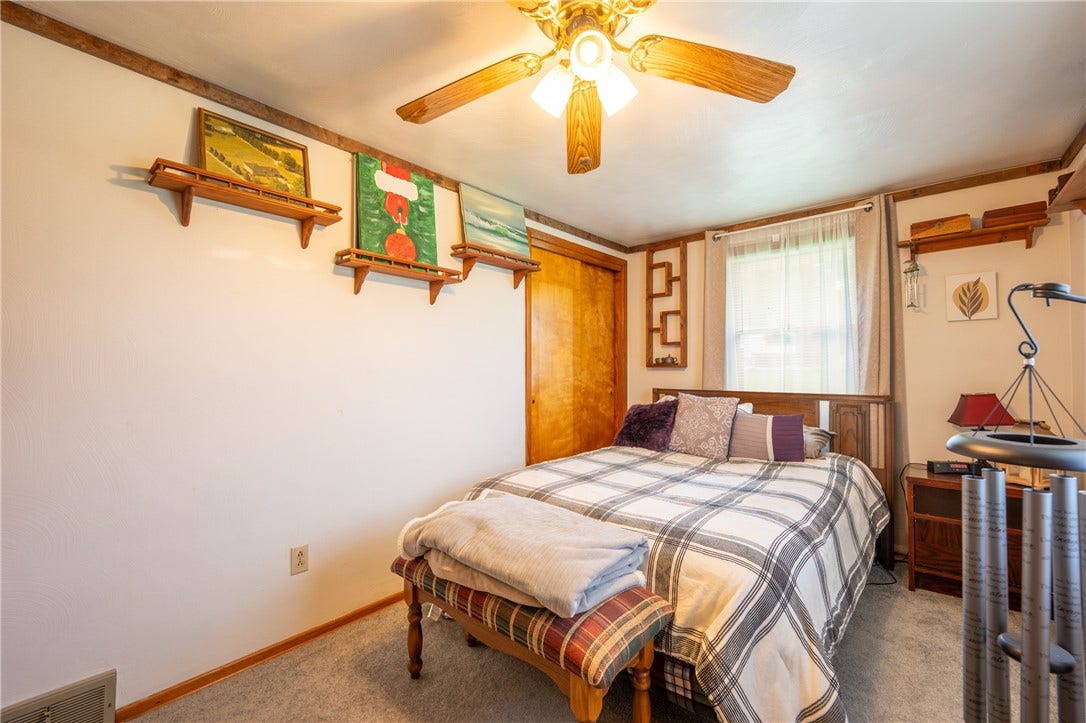 319 White Fence Ln, Latrobe, PA 15650