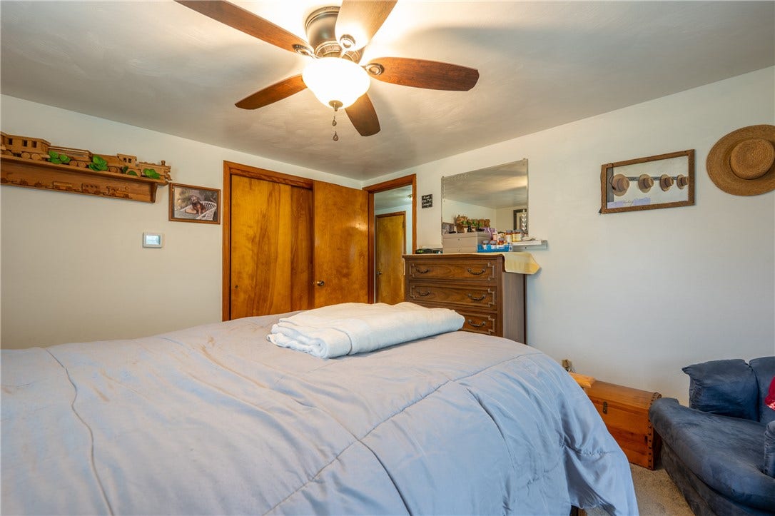 319 White Fence Ln, Latrobe, PA 15650