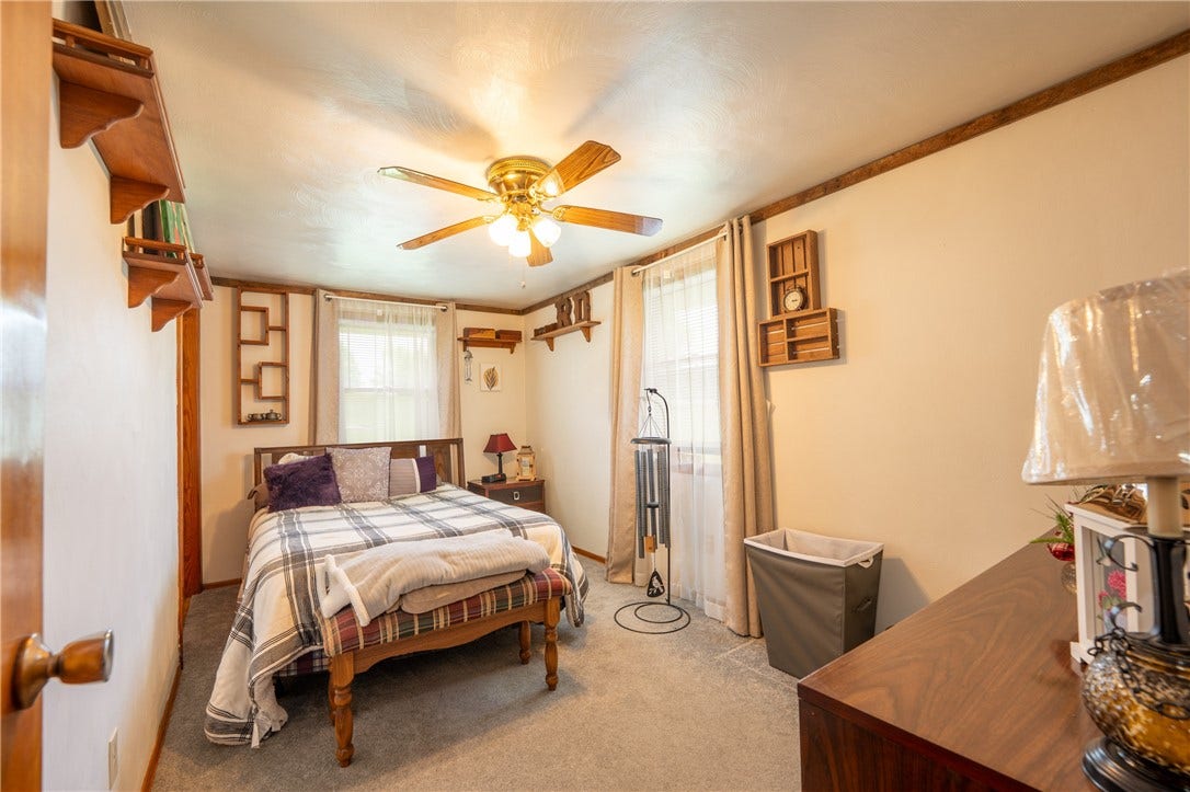 319 White Fence Ln, Latrobe, PA 15650