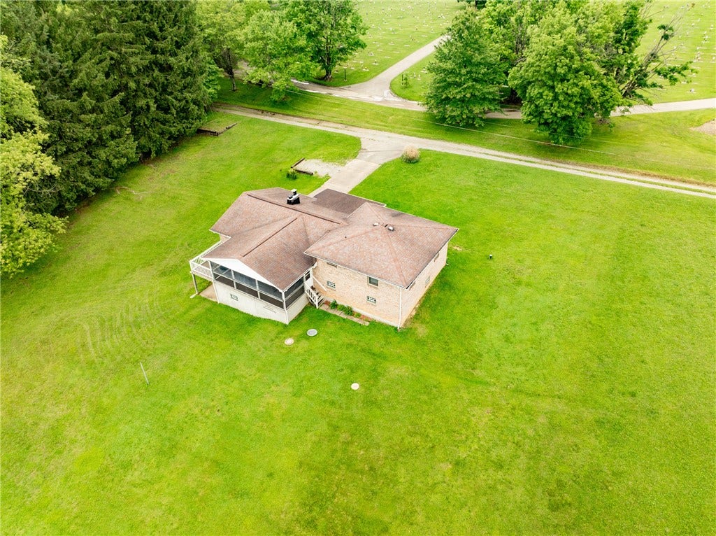 319 White Fence Ln, Latrobe, PA 15650
