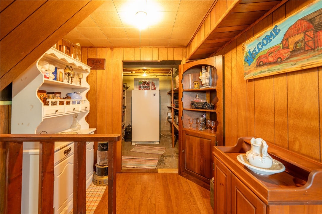 319 White Fence Ln, Latrobe, PA 15650