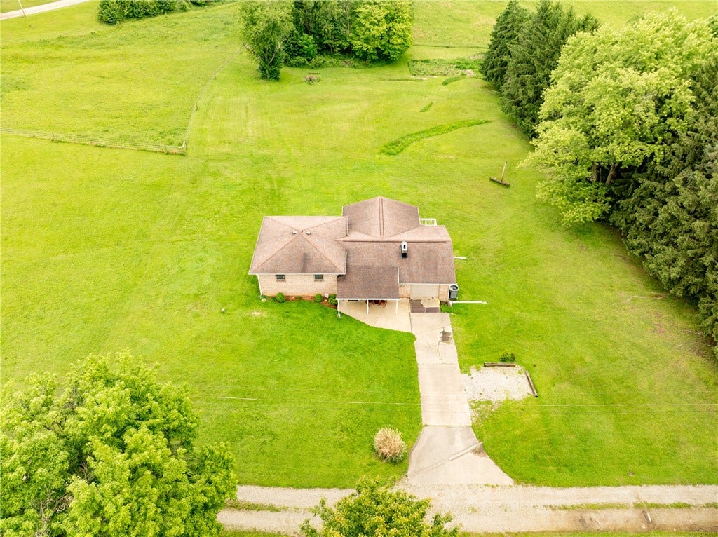 319 White Fence Ln, Latrobe, PA 15650