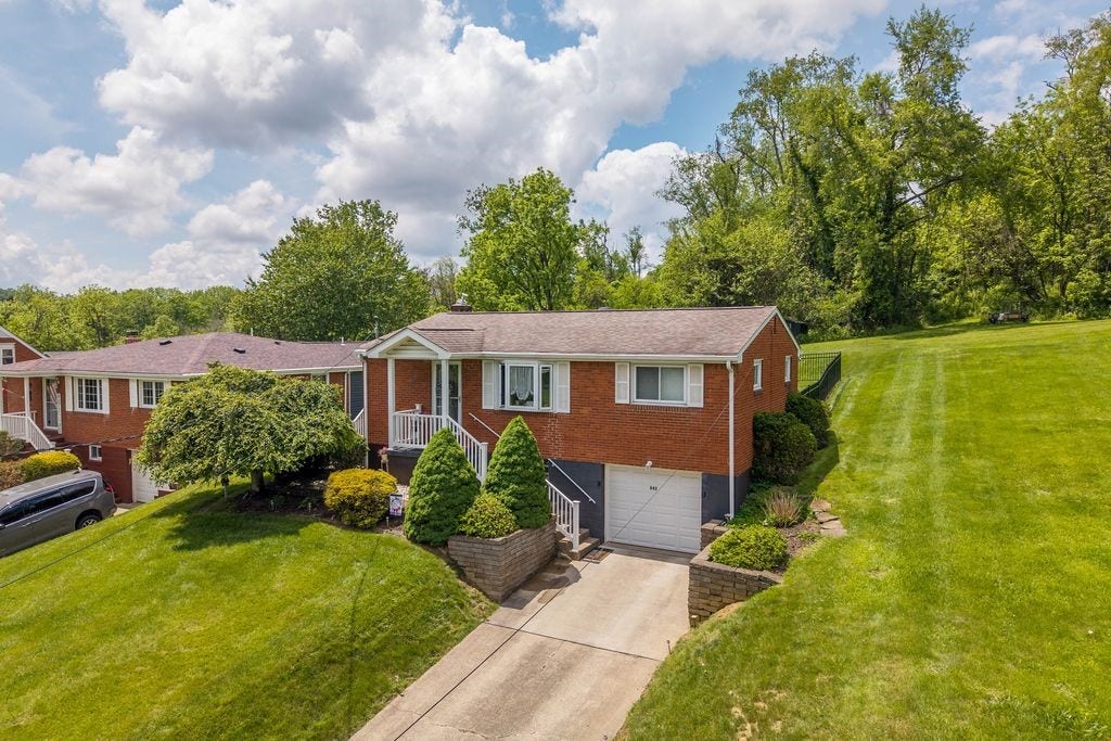942 Scenery Dr, Elizabeth, PA 15037