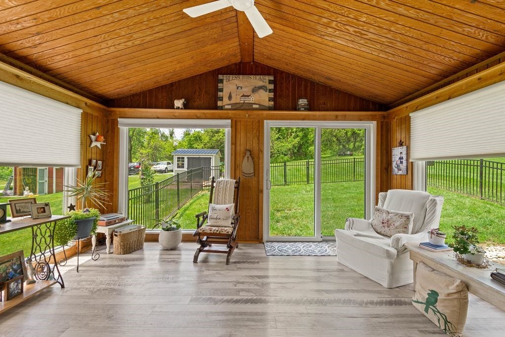 942 Scenery Dr, Elizabeth, PA 15037