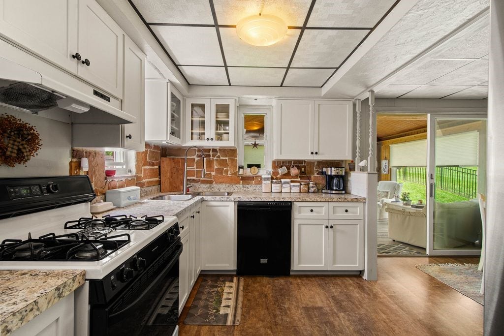 942 Scenery Dr, Elizabeth, PA 15037