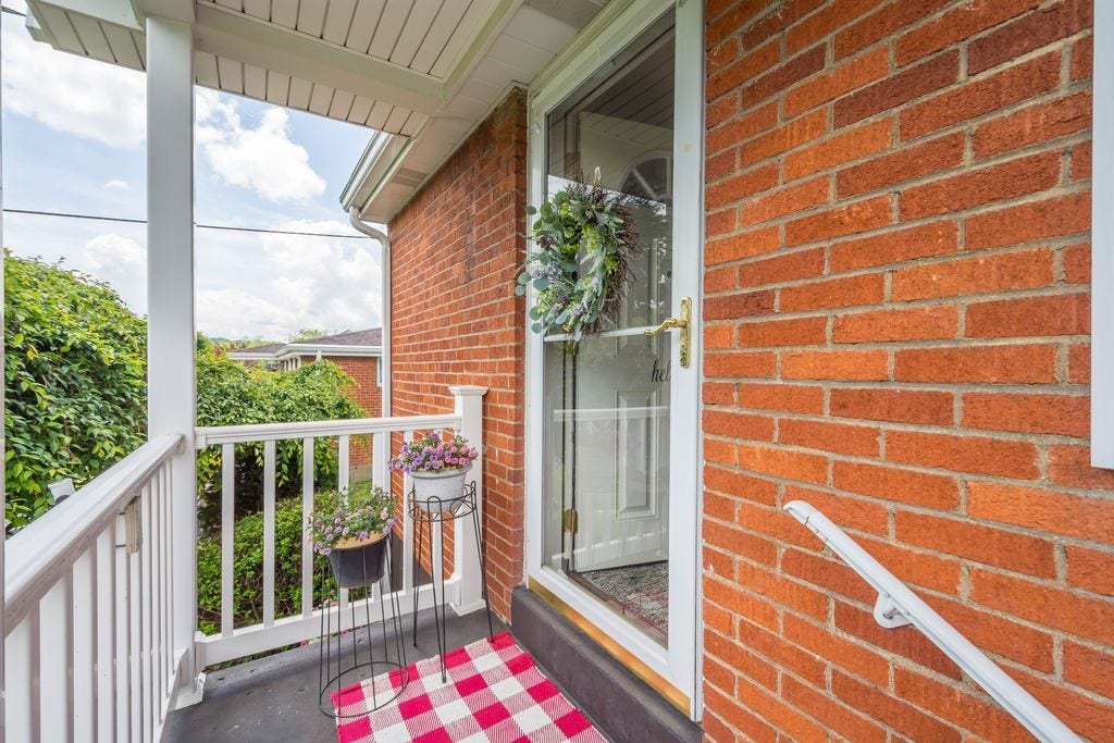 942 Scenery Dr, Elizabeth, PA 15037
