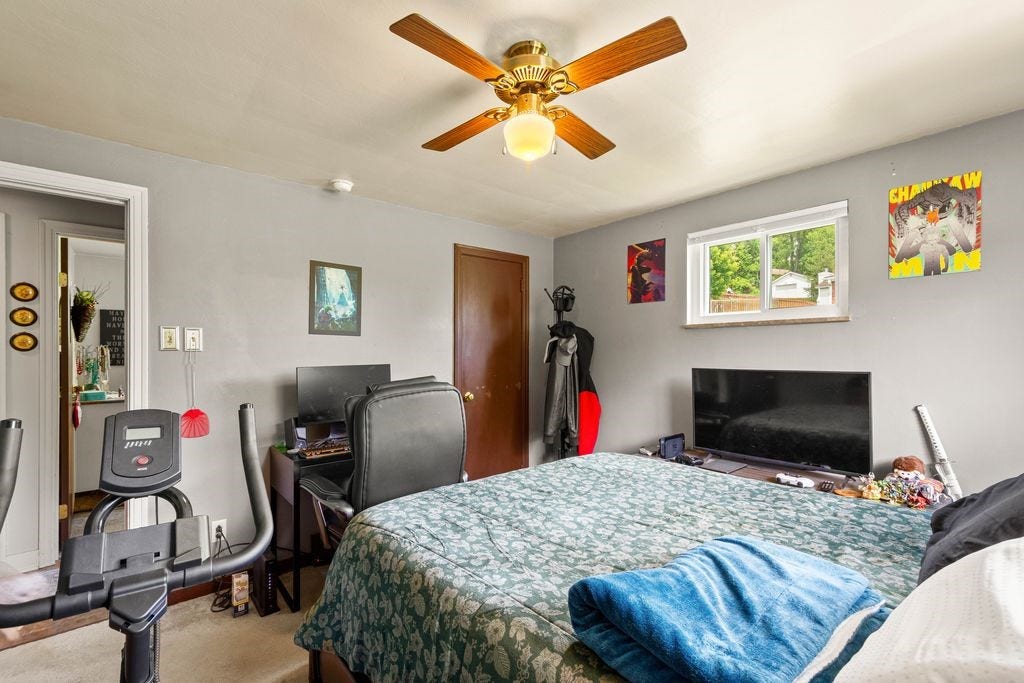 942 Scenery Dr, Elizabeth, PA 15037