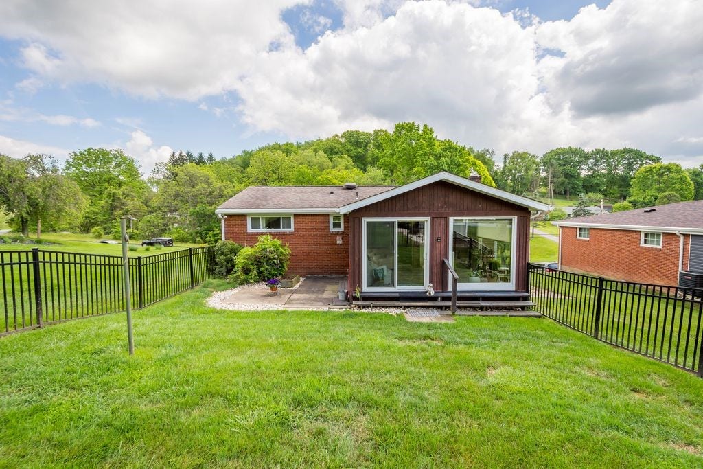 942 Scenery Dr, Elizabeth, PA 15037