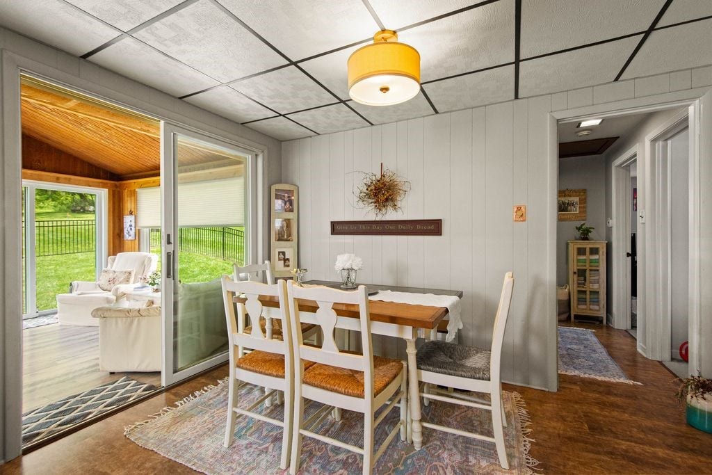 942 Scenery Dr, Elizabeth, PA 15037