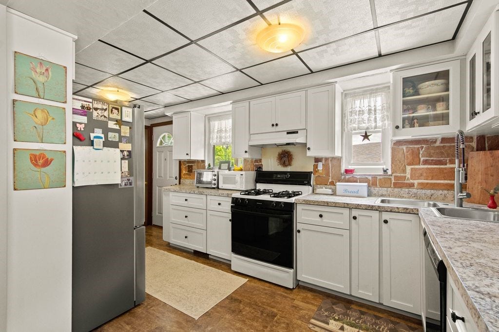 942 Scenery Dr, Elizabeth, PA 15037