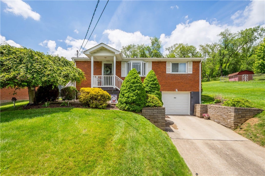 942 Scenery Dr, Elizabeth, PA 15037