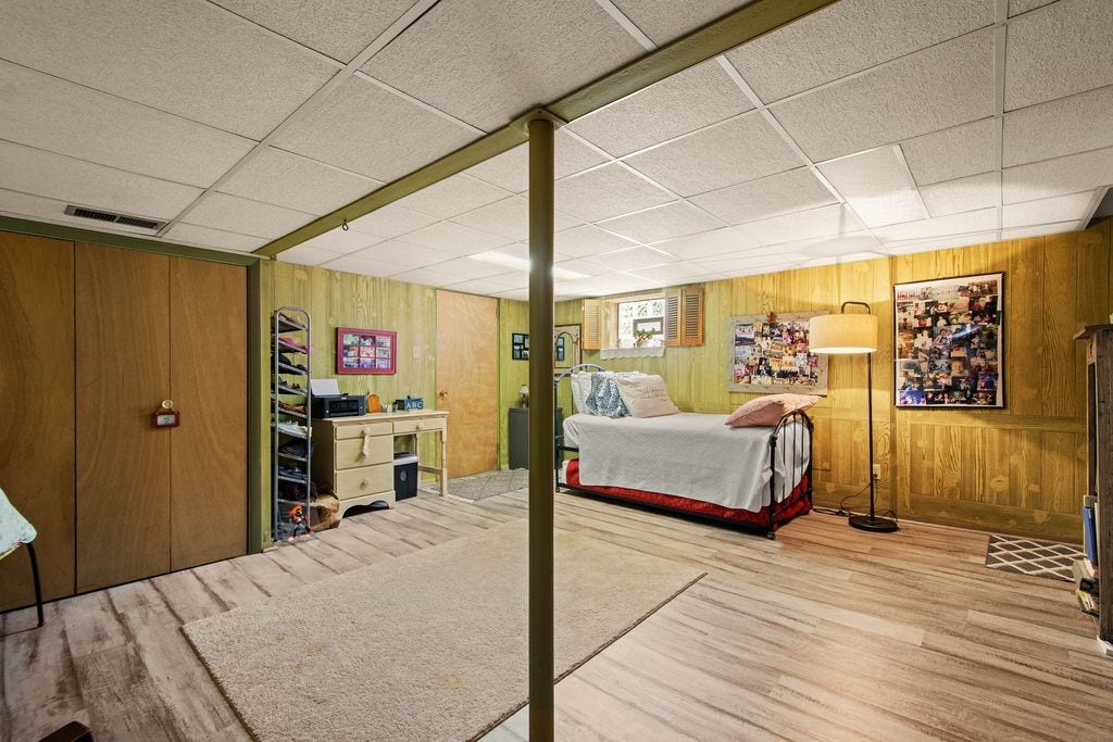 942 Scenery Dr, Elizabeth, PA 15037