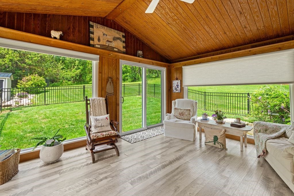 942 Scenery Dr, Elizabeth, PA 15037