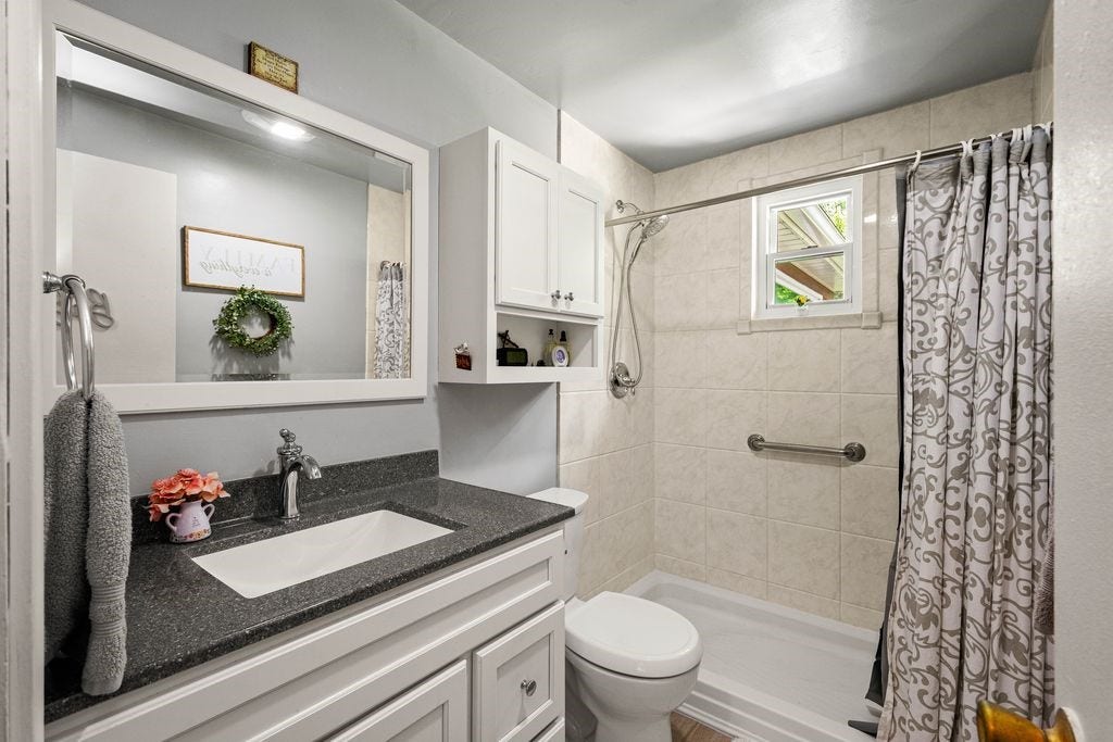 942 Scenery Dr, Elizabeth, PA 15037