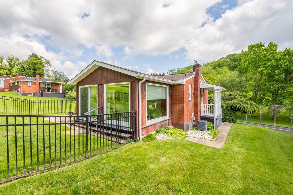 942 Scenery Dr, Elizabeth, PA 15037