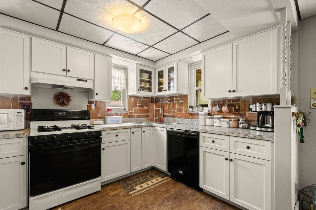 942 Scenery Dr, Elizabeth, PA 15037