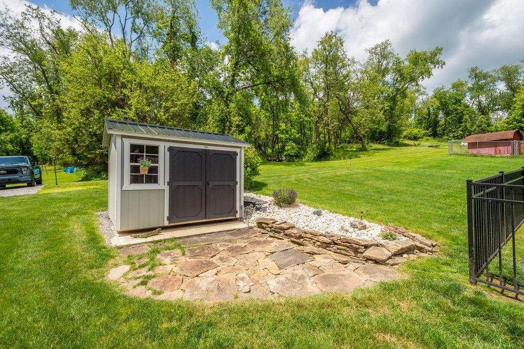 942 Scenery Dr, Elizabeth, PA 15037