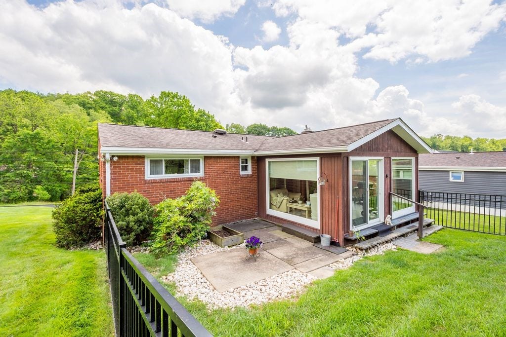 942 Scenery Dr, Elizabeth, PA 15037