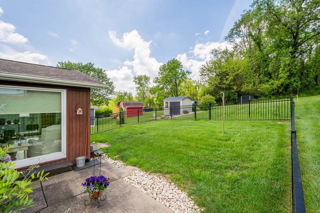 942 Scenery Dr, Elizabeth, PA 15037