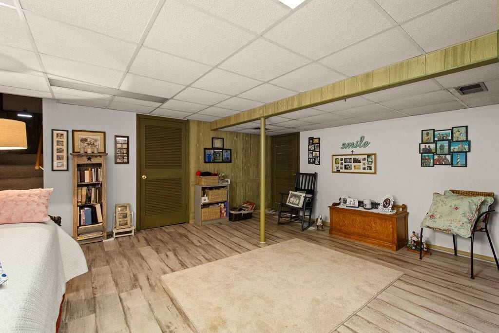 942 Scenery Dr, Elizabeth, PA 15037