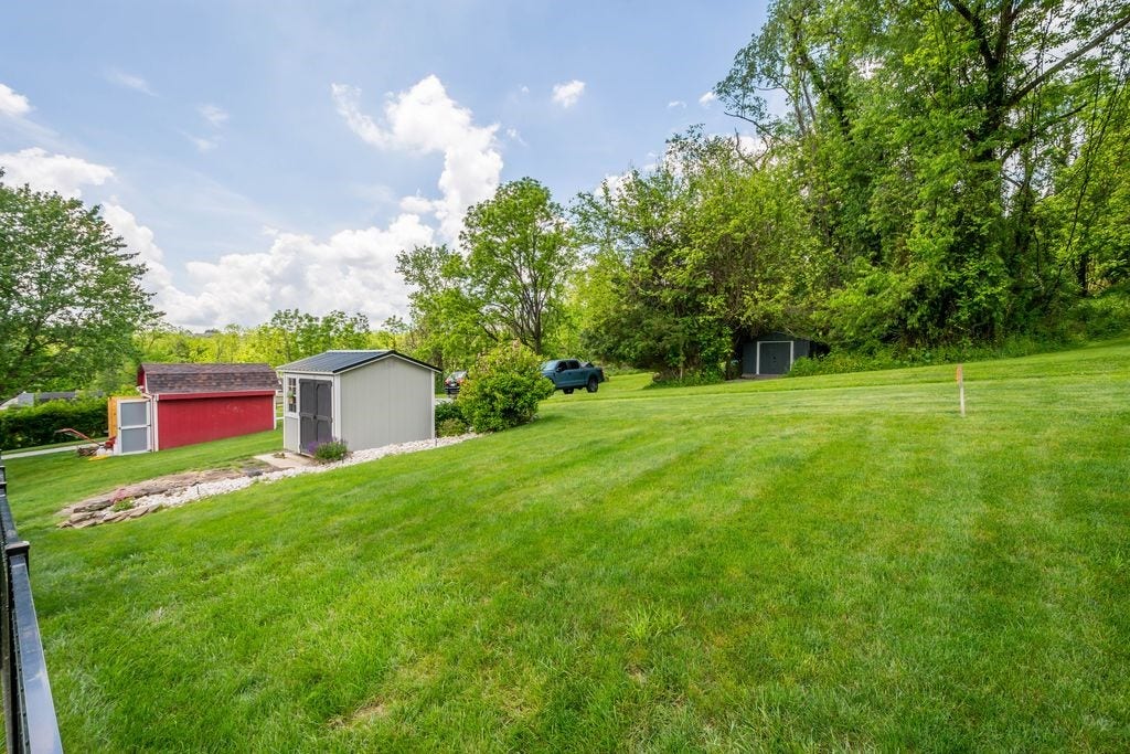 942 Scenery Dr, Elizabeth, PA 15037