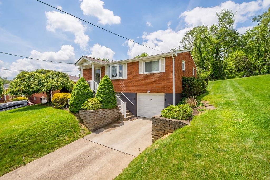 942 Scenery Dr, Elizabeth, PA 15037