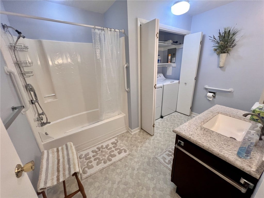 Bath/ Laundry