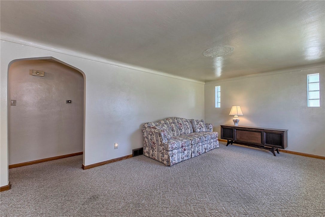 715 Parkview Terrace, Mount Pleasant, PA 15666