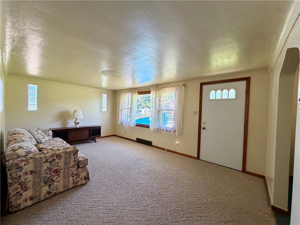 715 Parkview Terrace, Mount Pleasant, PA 15666