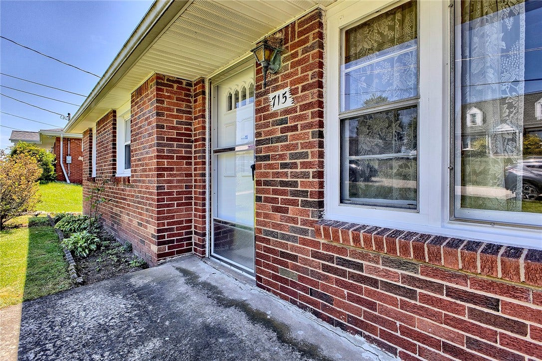 715 Parkview Terrace, Mount Pleasant, PA 15666
