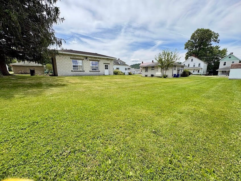 407 Vine St, Connellsville, PA 15425