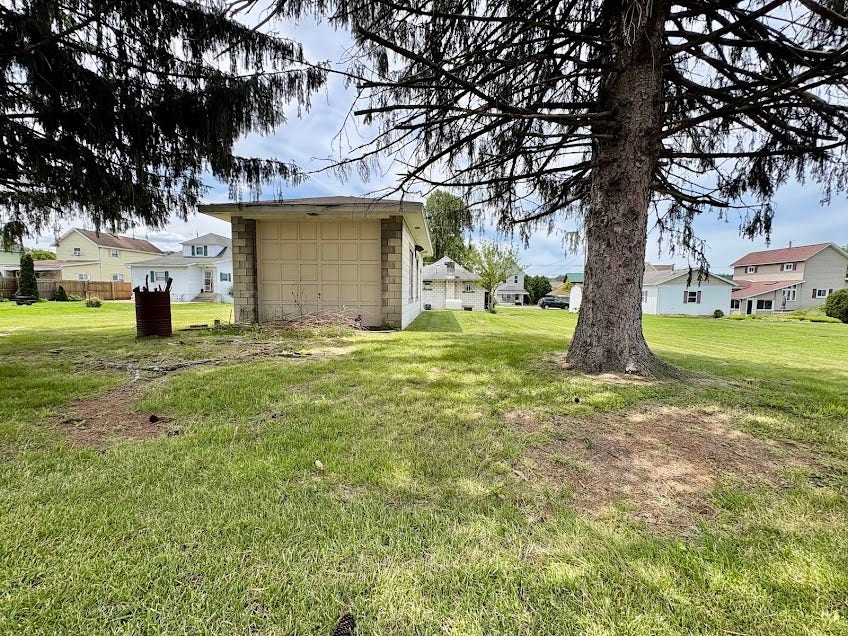 407 Vine St, Connellsville, PA 15425