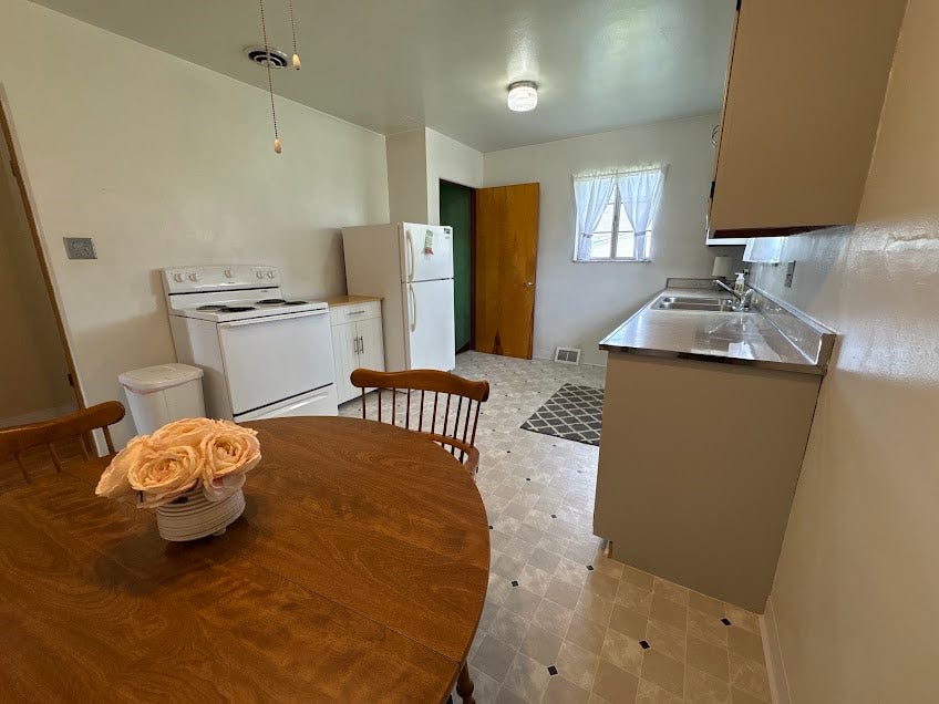 407 Vine St, Connellsville, PA 15425