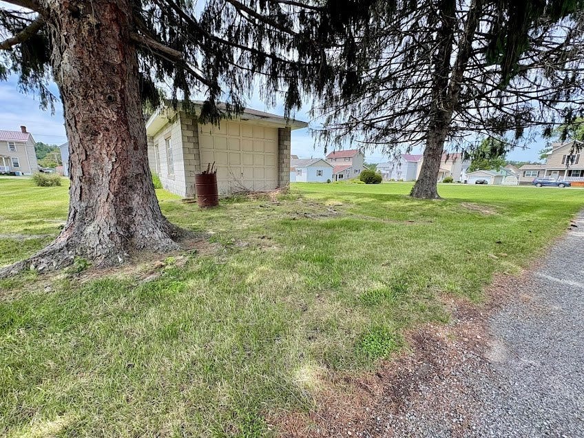 407 Vine St, Connellsville, PA 15425