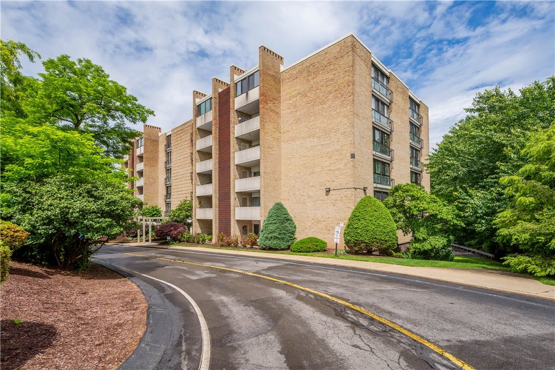 55 Highland Rd, #205, Bethel Park, PA 15102