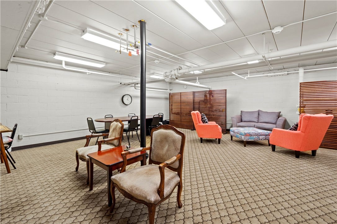55 Highland Rd, #205, Bethel Park, PA 15102